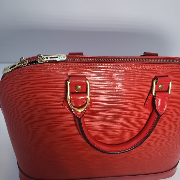 Louis Vuitton Vintage 1996 Red Epi Alma PM - Picture 14 of 17